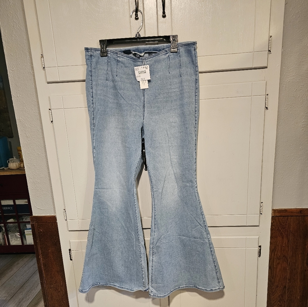 American Eagle XL Pull On Flare nwt